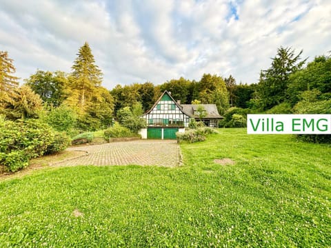 Property building, Day, Natural landscape, Garden, Garden view, Street view