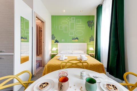 Bed, Living room, Photo of the whole room, Dining area, Bedroom