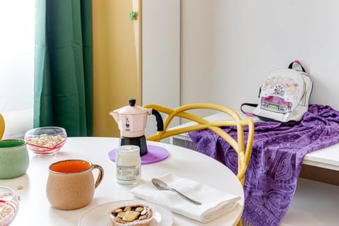 Living room, Dining area, Food