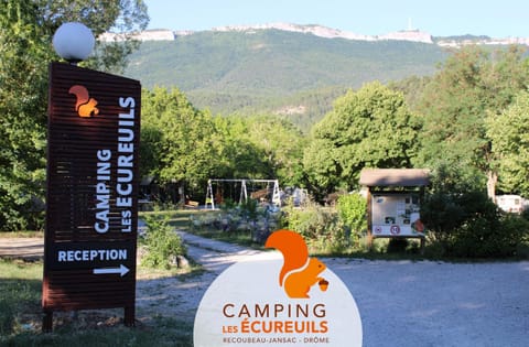 Habitat Créateur - Hébergements insolites au camping municipal "Les Ecureuils" Campground/
RV Resort in Provence-Alpes-Côte d'Azur