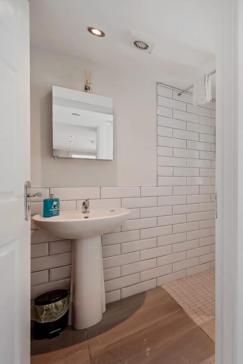 Carlisle Lodge 'Sleeping 6 guests' Villa in Londonderry