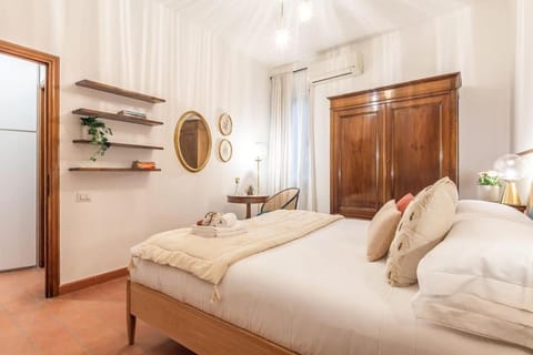Bed, Photo of the whole room, Bedroom, towels, wardrobe, air conditioner