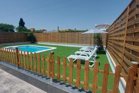 Swimming pool, sunbed