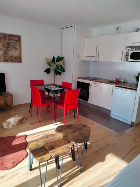 Living room, dishwasher, oven, stove