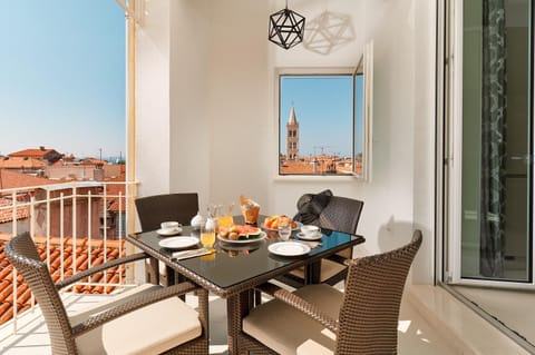 Patio, Day, View (from property/room), Balcony/Terrace, Seating area, Dining area