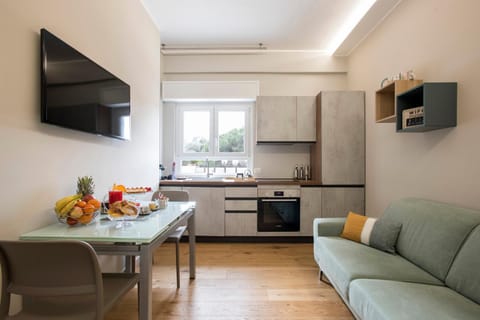 TV and multimedia, Kitchen or kitchenette, Living room