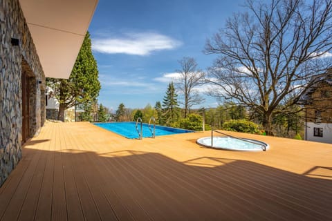 Hot Tub, Swimming pool