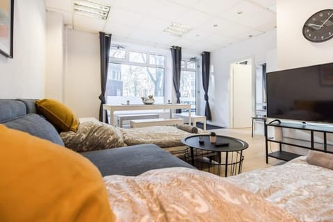 Spacious Two BR Close To Stadtpark and Street Parking Apartment in Hamburg