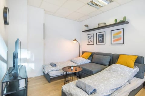 Spacious Two BR Close To Stadtpark and Street Parking Apartment in Hamburg