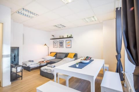 Spacious Two BR Close To Stadtpark and Street Parking Apartment in Hamburg