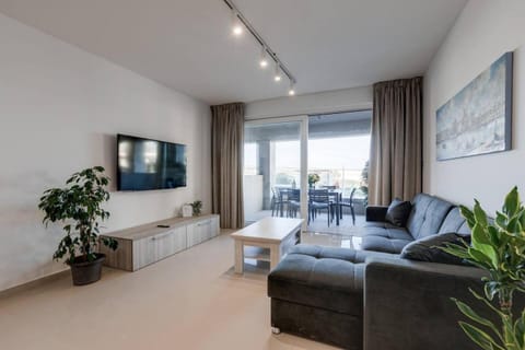 9ten11 Seafront by Homely Apartment in Malta