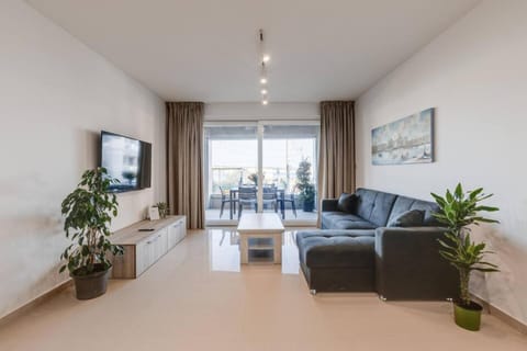 9ten11 Seafront by Homely Apartment in Malta