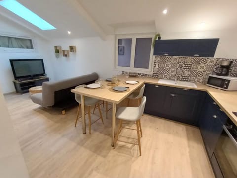 Communal lounge/ TV room, Breakfast