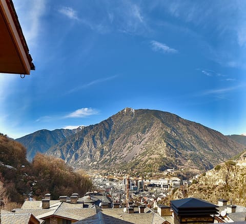 Nearby landmark, Natural landscape, Mountain view