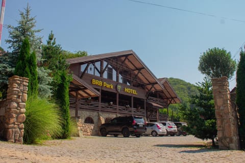 Property building, Restaurant/places to eat