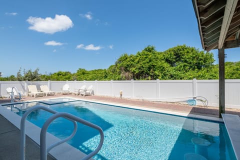 Memory Maker - Corolla, Ocean Sands, Oceanfront, Pool, Swim Up Bar, Hot Tub, Pets OK House in Corolla