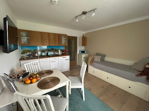TV and multimedia, Kitchen or kitchenette, Living room, Dining area, Bedroom, Breakfast, kitchen