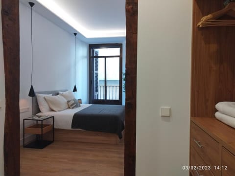 Bed, Bedroom, towels, wardrobe