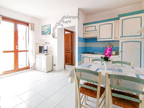 Kitchen or kitchenette, Living room, Dining area, stove