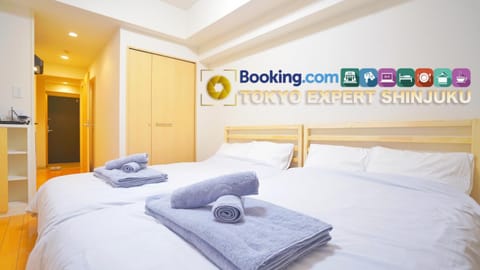 Bed, Property logo or sign, Photo of the whole room, Bedroom, Text overlay, towels