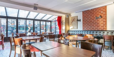 Property building, Restaurant/places to eat, Breakfast