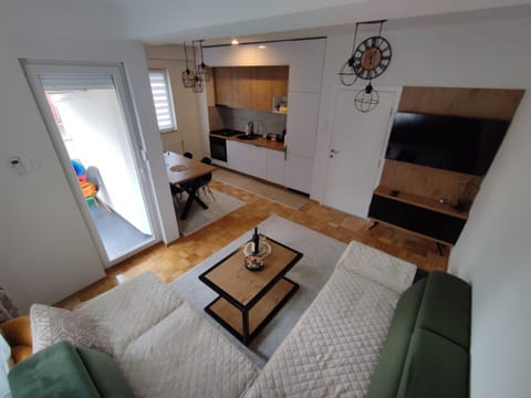 Bed, TV and multimedia, Living room, Seating area, Evening entertainment