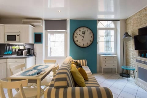 TV and multimedia, Kitchen or kitchenette, Dining area, stove