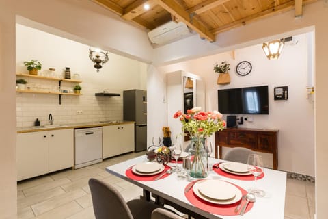 TV and multimedia, Kitchen or kitchenette, Dining area