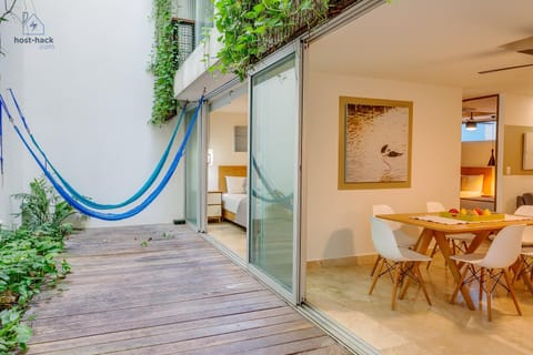 Patio, Dining area