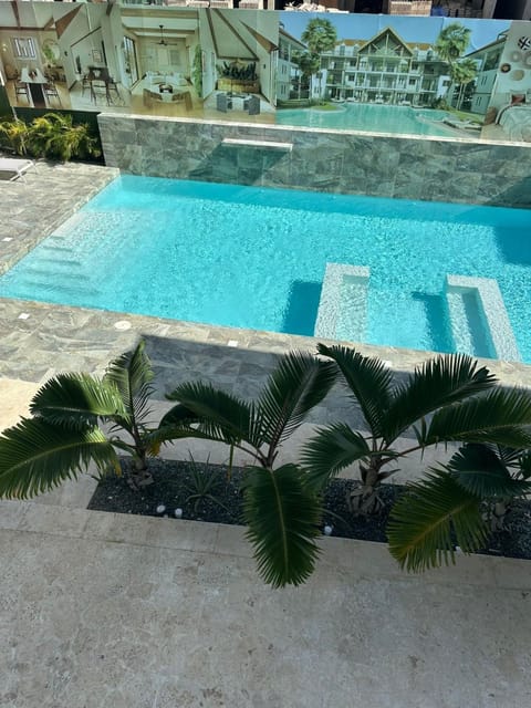 Swimming pool, sunbed