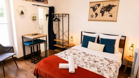 Bed, Photo of the whole room, towels