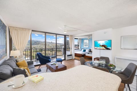 TV and multimedia, Living room, Dining area, Mountain view