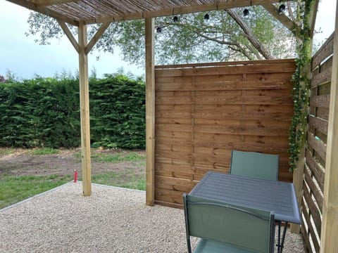 Gîte de charme à La Loire : Balnéo, Jardin, Parking - FR-1-381-526 House in Centre-Val de Loire