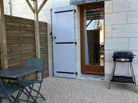 Gîte de charme à La Loire : Balnéo, Jardin, Parking - FR-1-381-526 House in Centre-Val de Loire