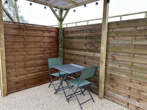 Gîte de charme à La Loire : Balnéo, Jardin, Parking - FR-1-381-526 House in Centre-Val de Loire