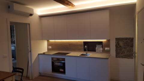 Kitchen or kitchenette, pet friendly, stove