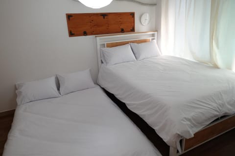 Bed, air conditioner