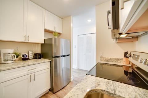 Bright Gadsden Apartment about 10 Mi to Dive Land Park Apartment in Gadsden