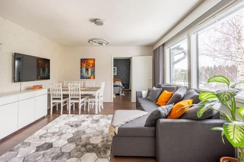 Communal lounge/ TV room, TV and multimedia, Living room, Seating area, Evening entertainment