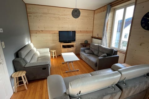 Bright nest with mountain view in Gérardmer Apartment in Gérardmer