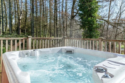 Natural landscape, Hot Tub, View (from property/room)