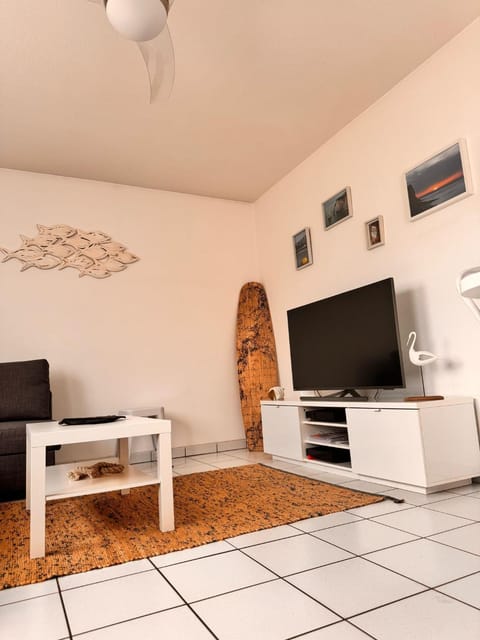 Communal lounge/ TV room, TV and multimedia, Living room, Evening entertainment