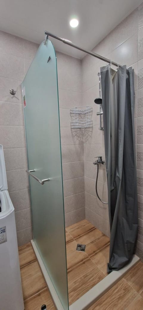 Shower, Bathroom, towels, washing machine