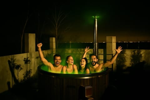 Night, People, Hot Tub, Swimming pool, group of guests