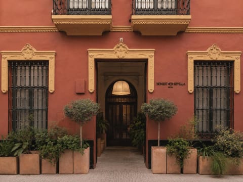 Property building, Facade/entrance