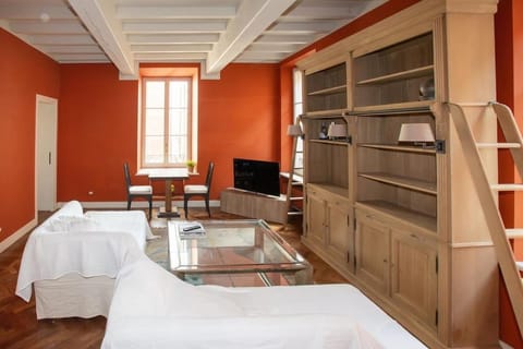 Charme and relax in downtown Parma Apartment in Parma