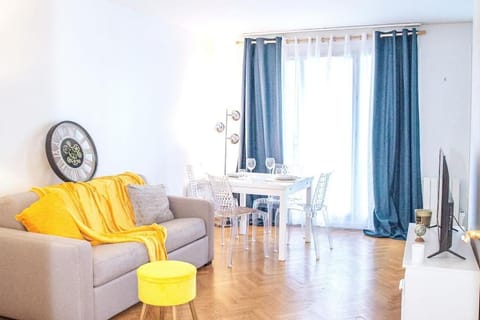 Grand 2 pièces balcon Parking porte PARIS Apartment in Aubervilliers