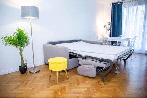 Grand 2 pièces balcon Parking porte PARIS Apartment in Aubervilliers