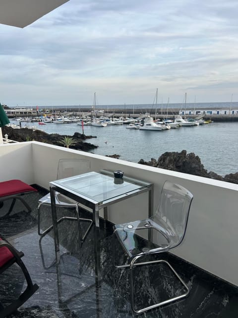 Natural landscape, View (from property/room), Balcony/Terrace, Dining area, Sea view, sunbed