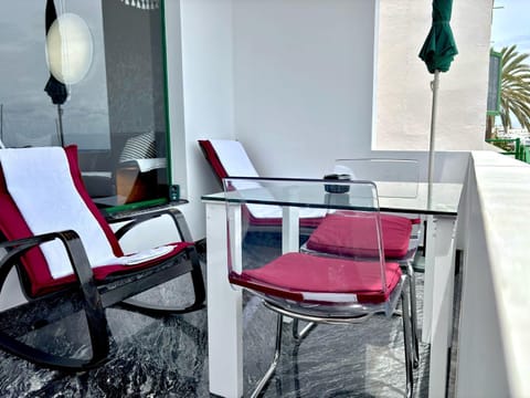 View (from property/room), Balcony/Terrace, Dining area, sunbed